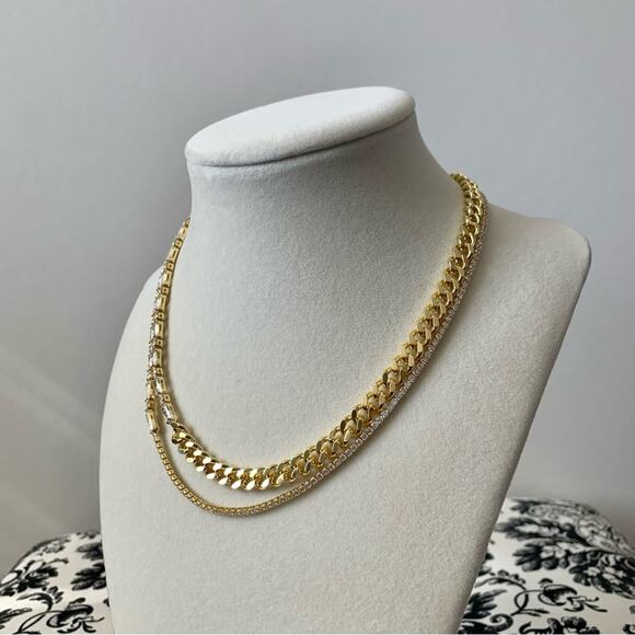 Francesca’s Mary Layered Gold Toned Cupchain Statement Necklace - Picture 4 of 6